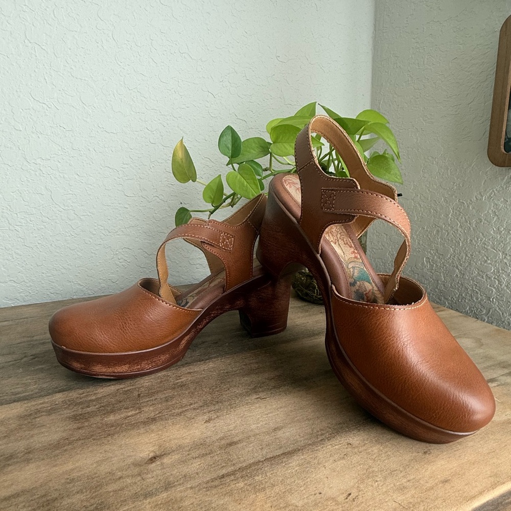 Brown Leather Women's Clogs
